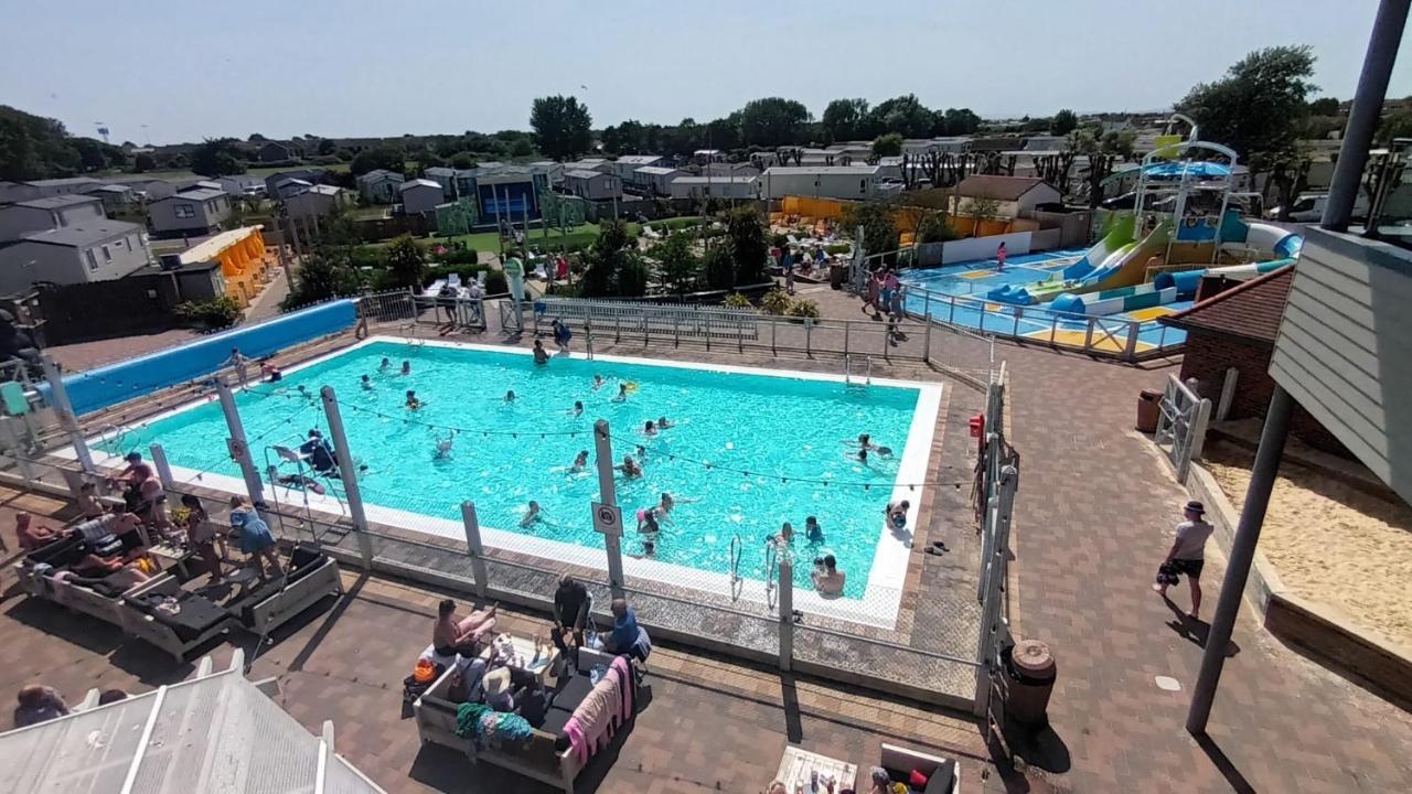 Memories Made Hotel Selsey Exterior photo
