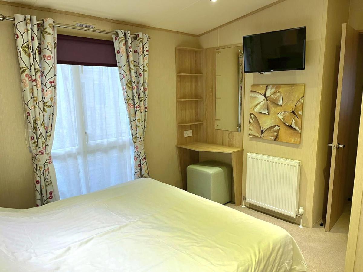 Memories Made Hotel Selsey Exterior photo