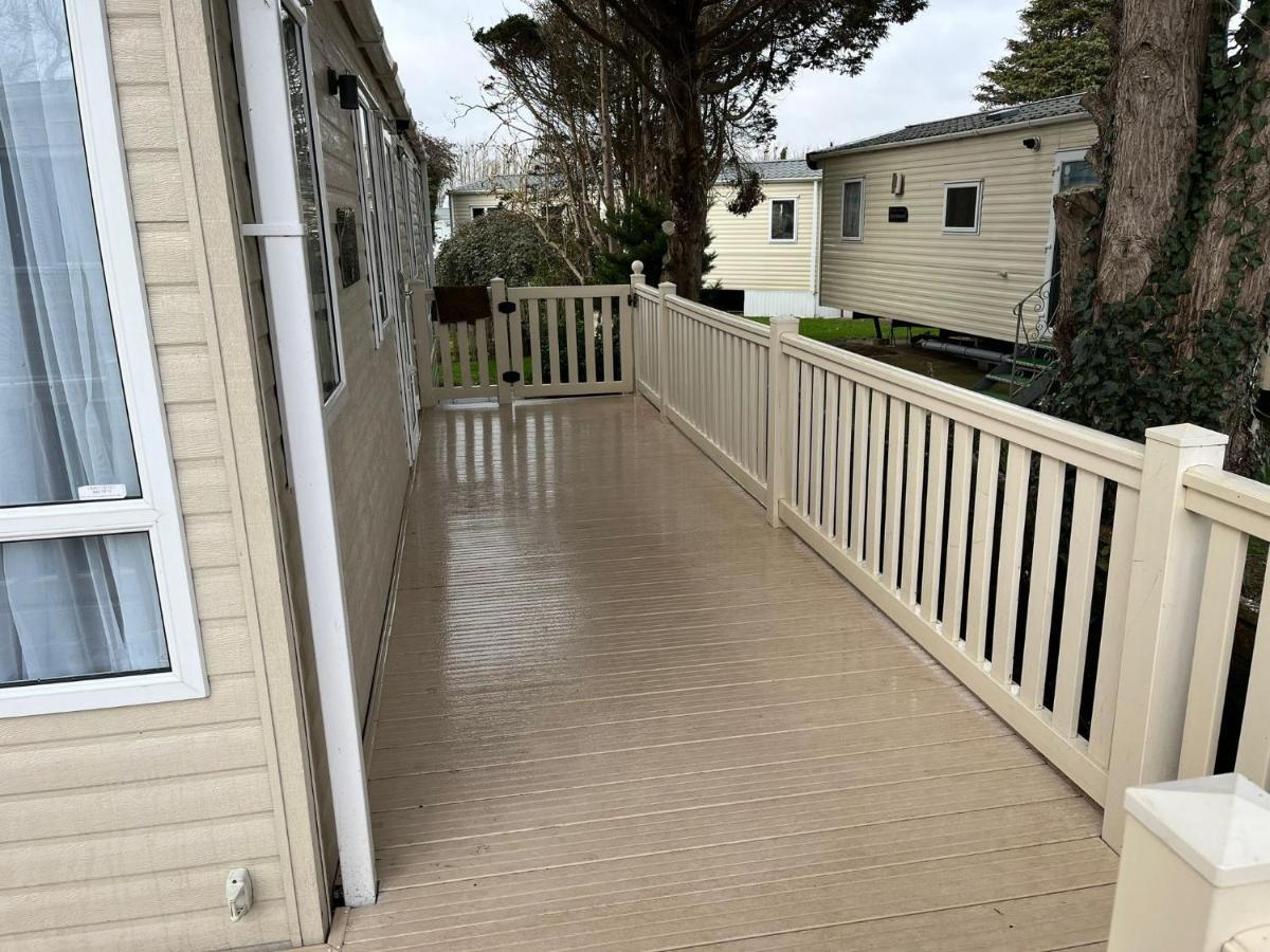 Memories Made Hotel Selsey Exterior photo