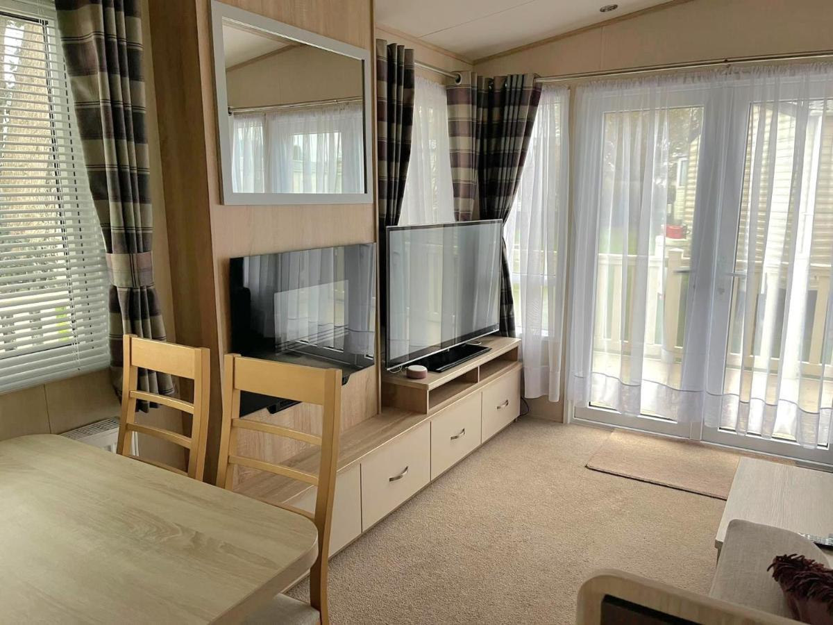 Memories Made Hotel Selsey Exterior photo