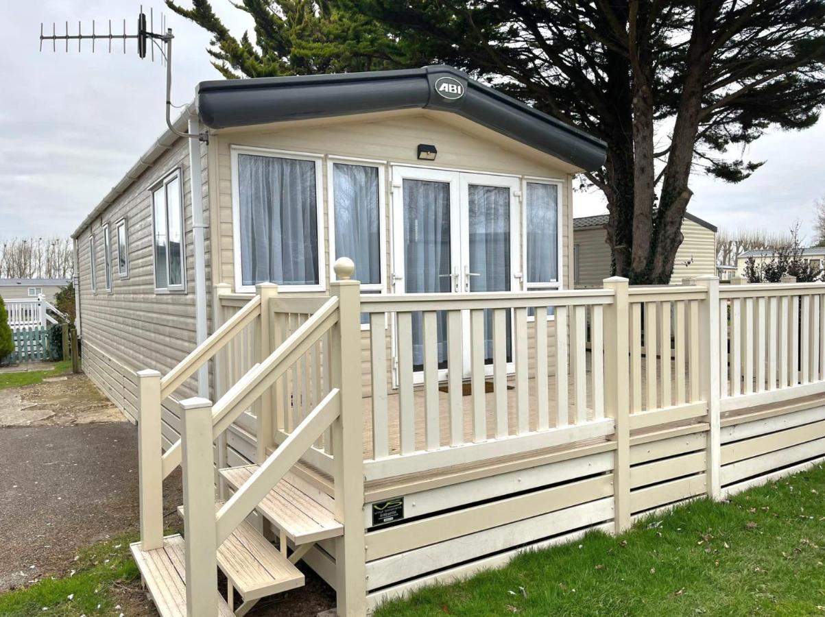 Memories Made Hotel Selsey Exterior photo